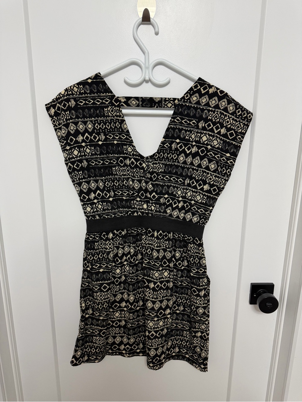 ❤️Forever 21 Monochrome Tribal Print Dress with Elastic waistband❤️